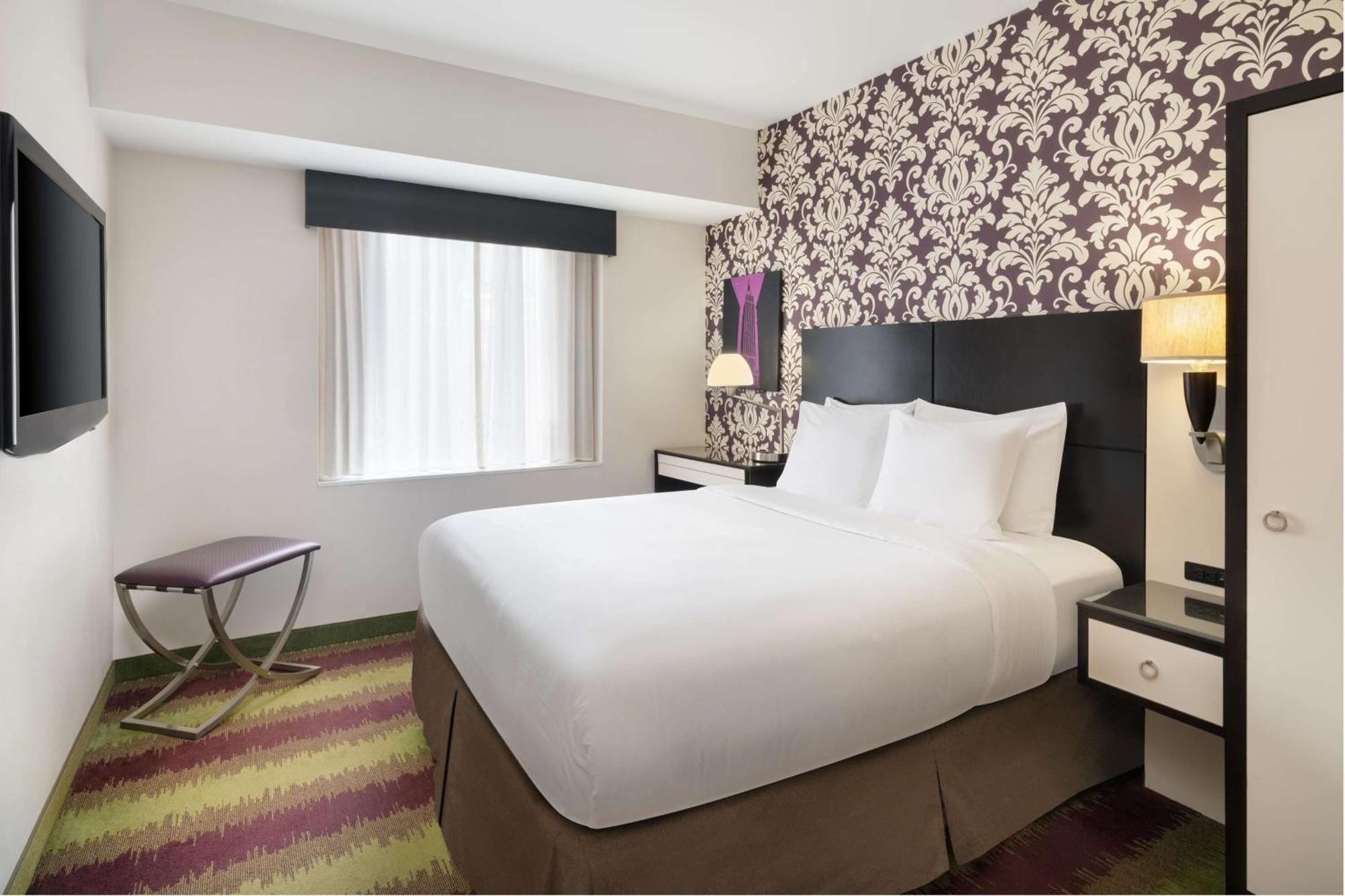 Queen Room with Roll-In Shower - Mobility Accessible/Non-Smoking,1629908344:JPEG