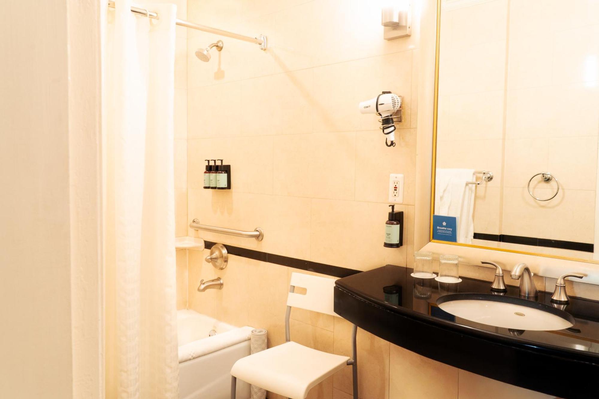Habitación con 2 camas grandes - Adaptada para personas con discapacidad