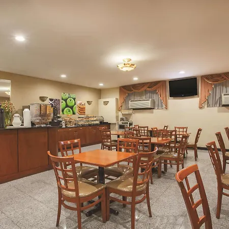 La Quinta Inn By Wyndham Queens-3